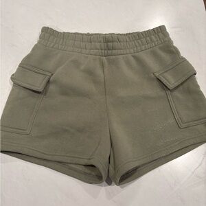 Women’s Olive Green Medium Cargo Style Fabric Shorts